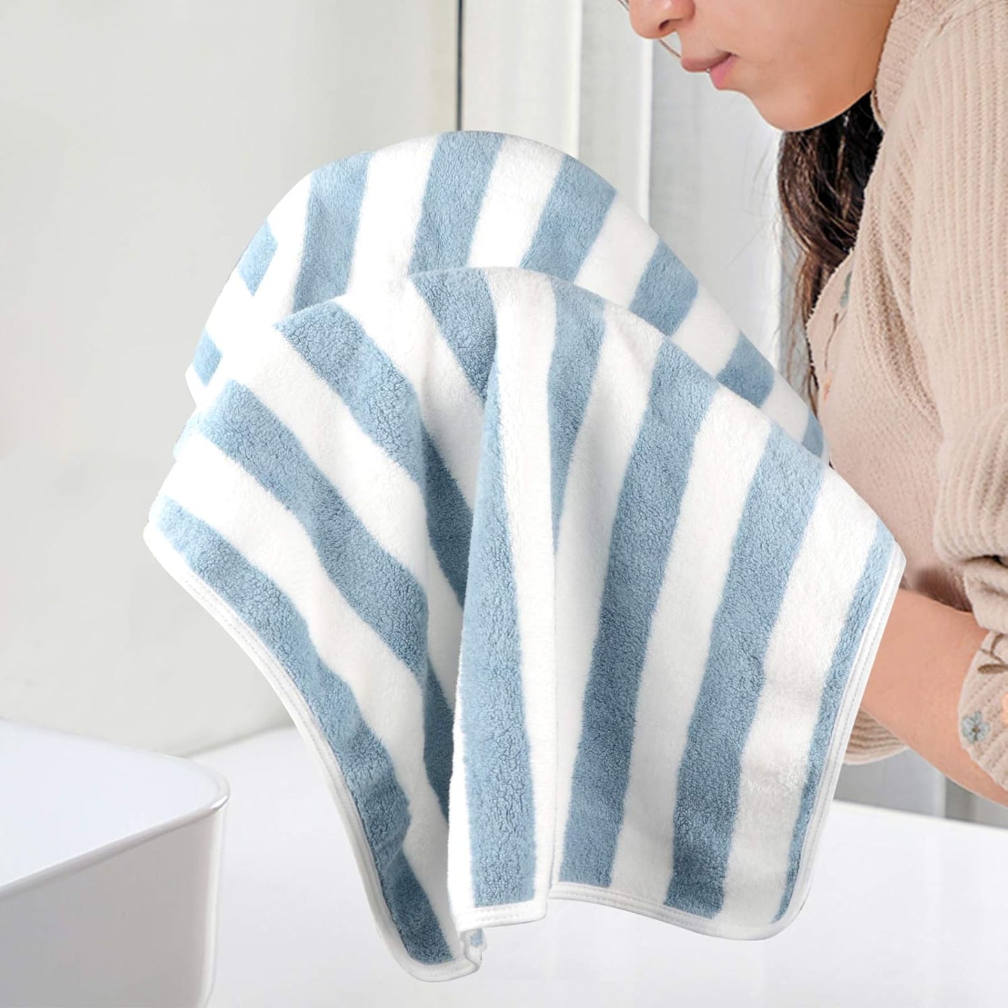 Microfibre Hand Towels for Bathroom, Super Soft & Fluffy Hand Towels, Super Water Absorbent & Quick Dry Towels, 100% Microfibre, 40X76Cm 2 Pcs Blue