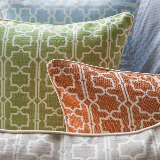 American-Style Throw Pillow – A Cozy Touch for Your Living Room