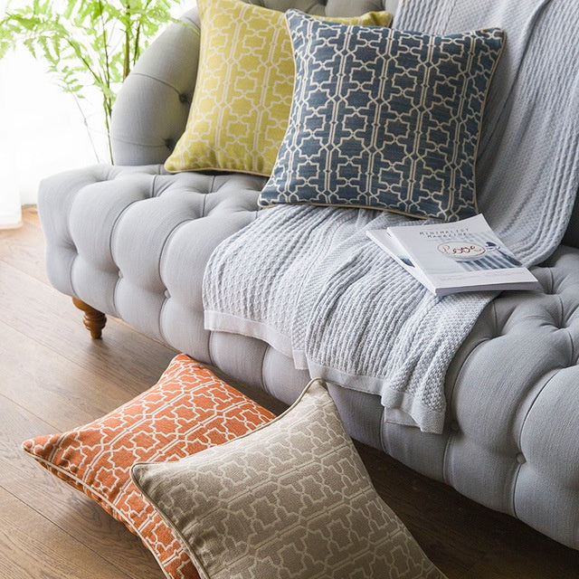 American-Style Throw Pillow – A Cozy Touch for Your Living Room