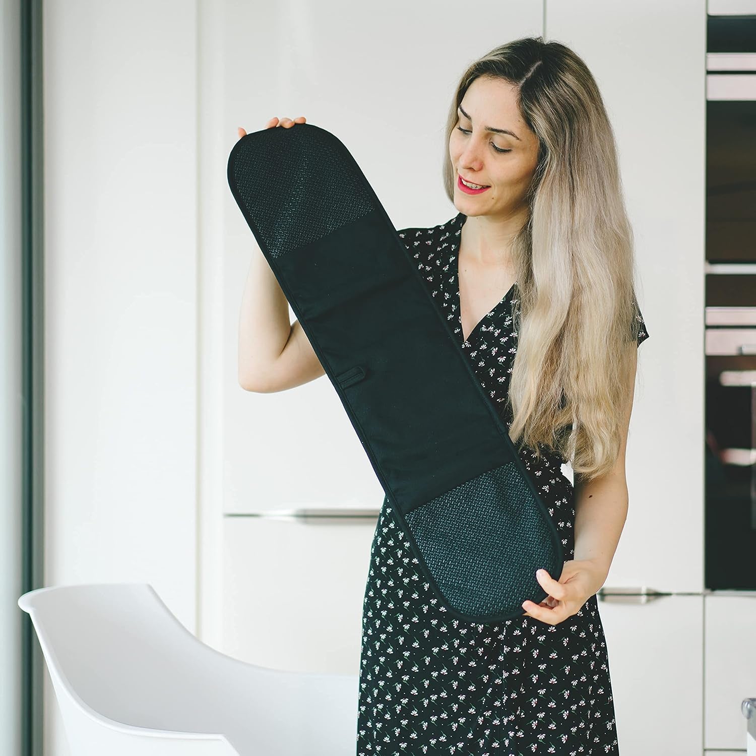 Double Oven Gloves Heat Resistant by ® - Black Oven Gloves - Non-Slip Silicon - Black Kitchen Accessories - Modern Oven Mitt & Potholder for Home Cooking - Maximum Heat Protection
