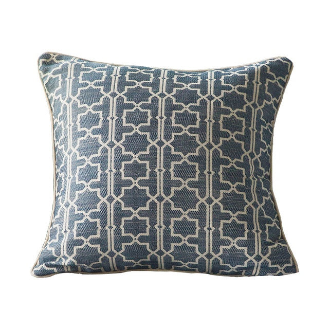 American-Style Throw Pillow – A Cozy Touch for Your Living Room