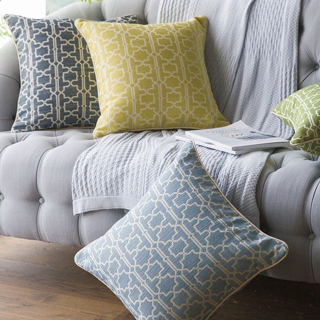 American-Style Throw Pillow – A Cozy Touch for Your Living Room