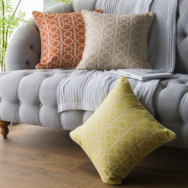 American-Style Throw Pillow – A Cozy Touch for Your Living Room